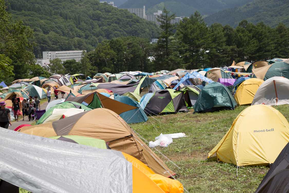 日曜は午前中に撤収する人がいるため、ところどころに空きが出ます。