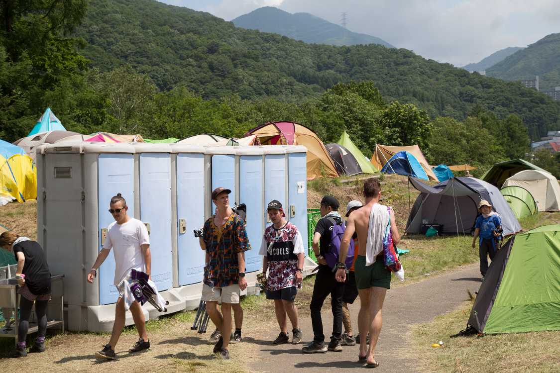 レッドゲート前の仮設トイレ。