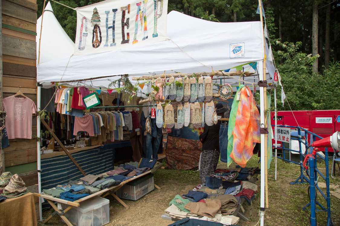 別の店のように見えるゴー・ヘンプのテント。