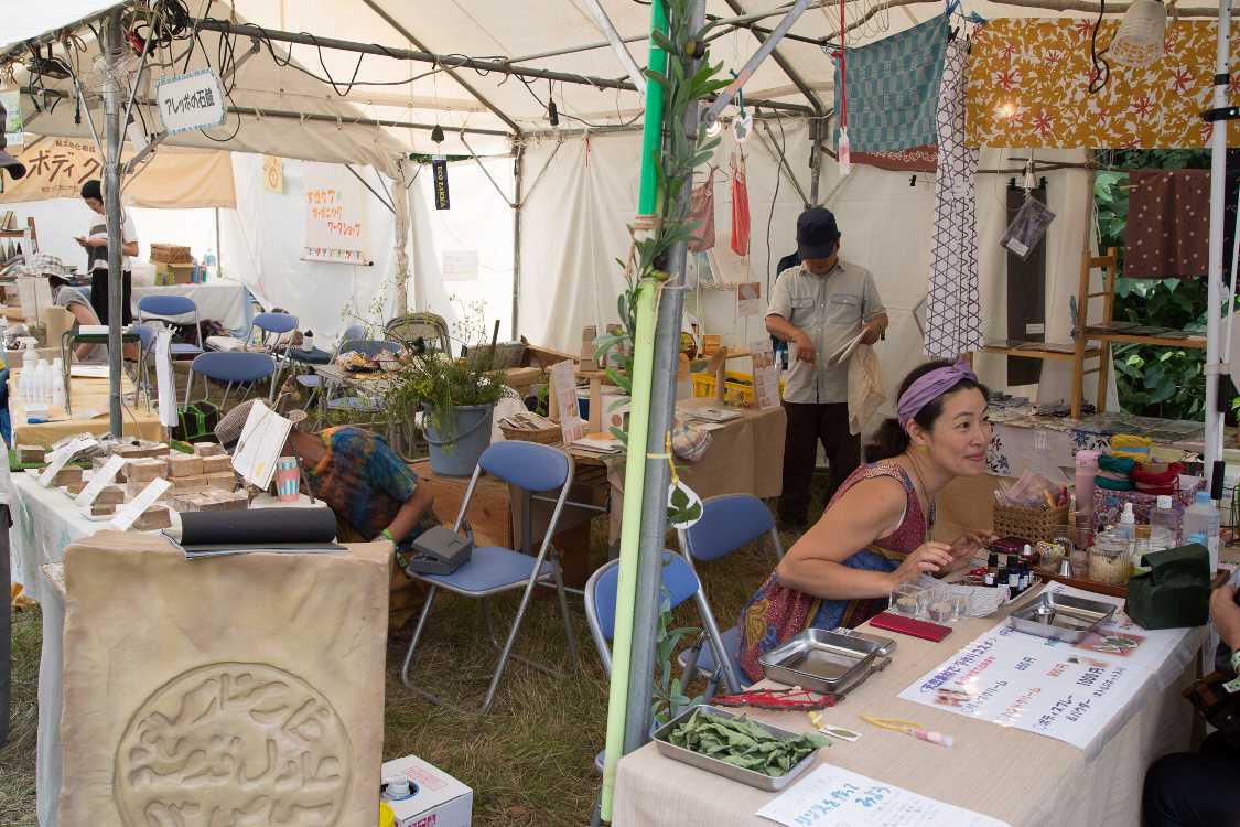 アレッポの石けんを販売していますが、シリア情勢に関する何らかのコメントは全くありませんでした。