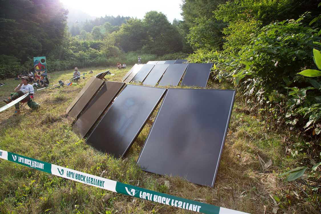 ジプシーアバロンの運営用に使われているとみられるソーラーパネル。