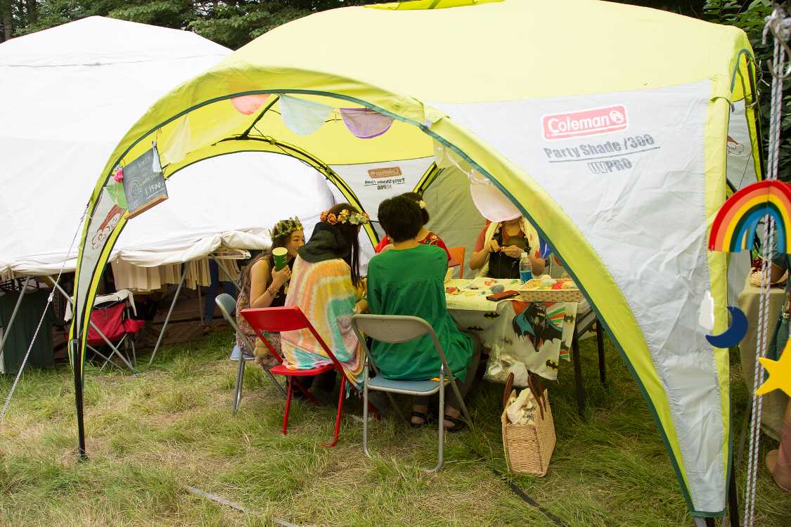 花飾りを作るワークショップ。