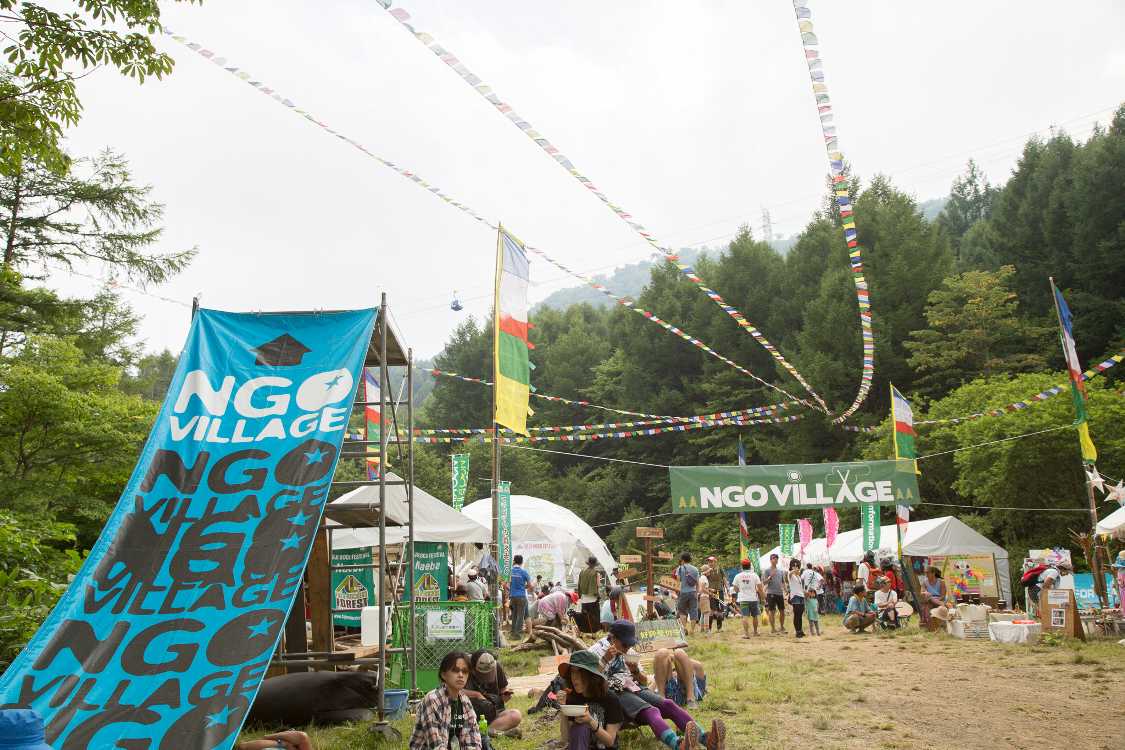 アバロンフィールド、NGOビレッジの入り口前。