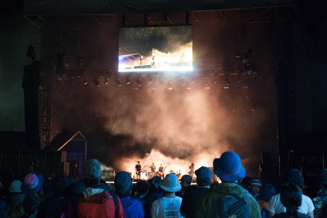 エクスプロージョンズ・イン・ザ・スカイ。ポストロックのインストバンド。