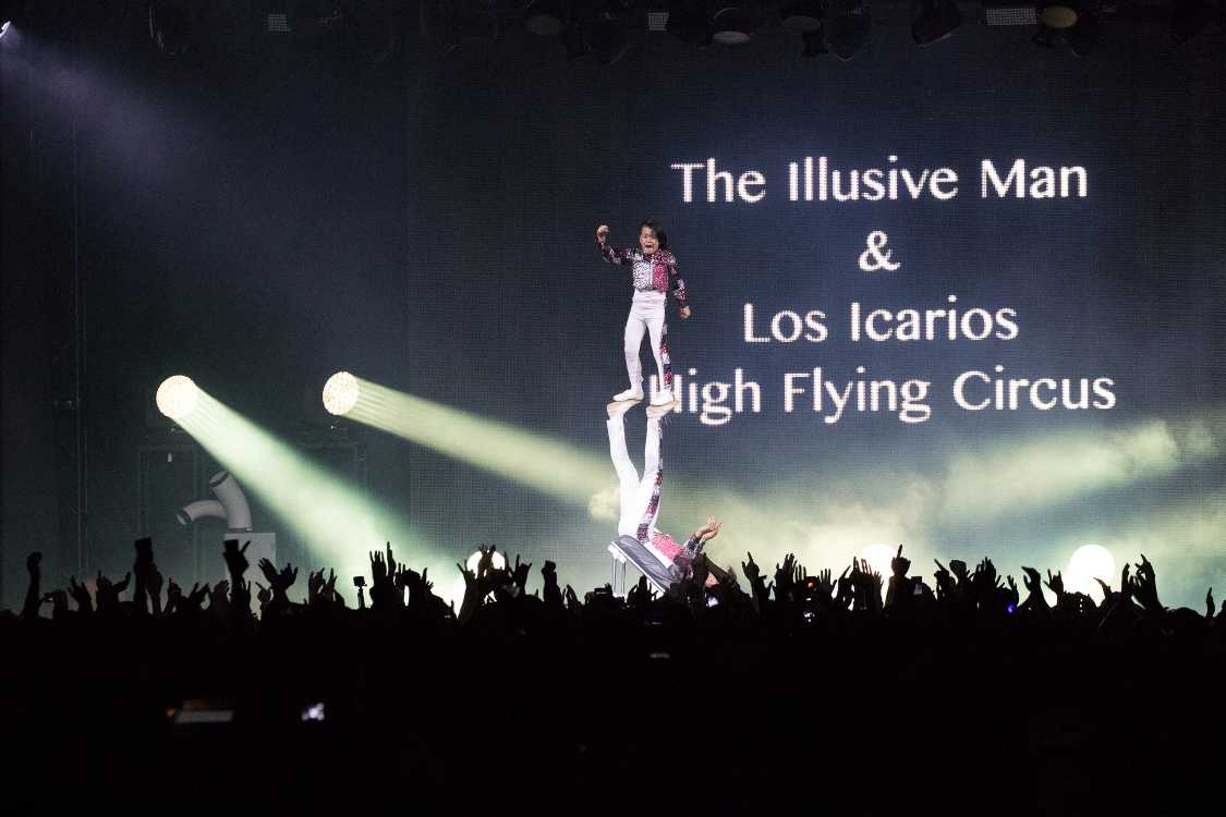 上の人は8歳くらいだと紹介されていたような気がしますが、深夜に働かせてもいいのかという疑問の声は周囲でたくさん聞かれました。