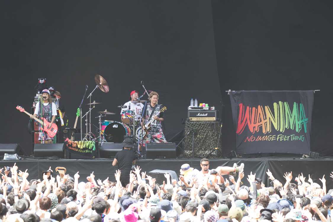 WANIMA。土曜のグリーンステージの最初のアーティスト。