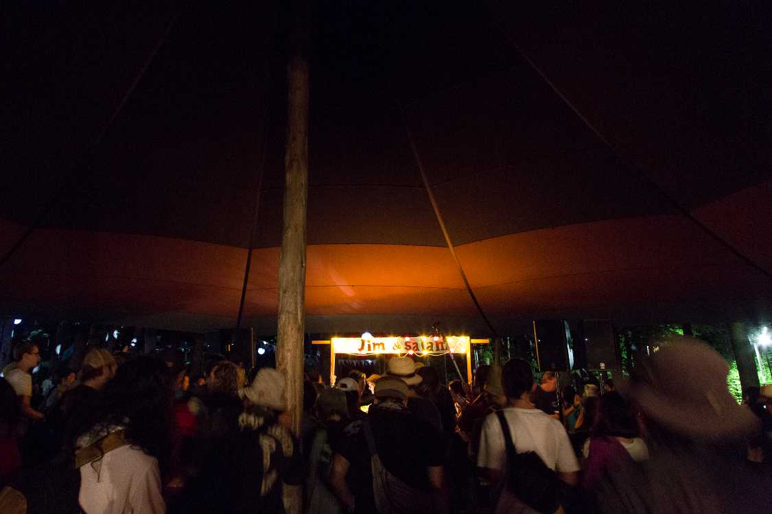 大きなテントの中でDJをするようになり、グレードが上がりました。