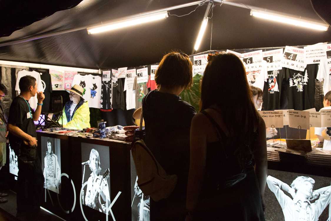 岩盤スクエアなので公式グッズではないが関連グッズを中心に販売。