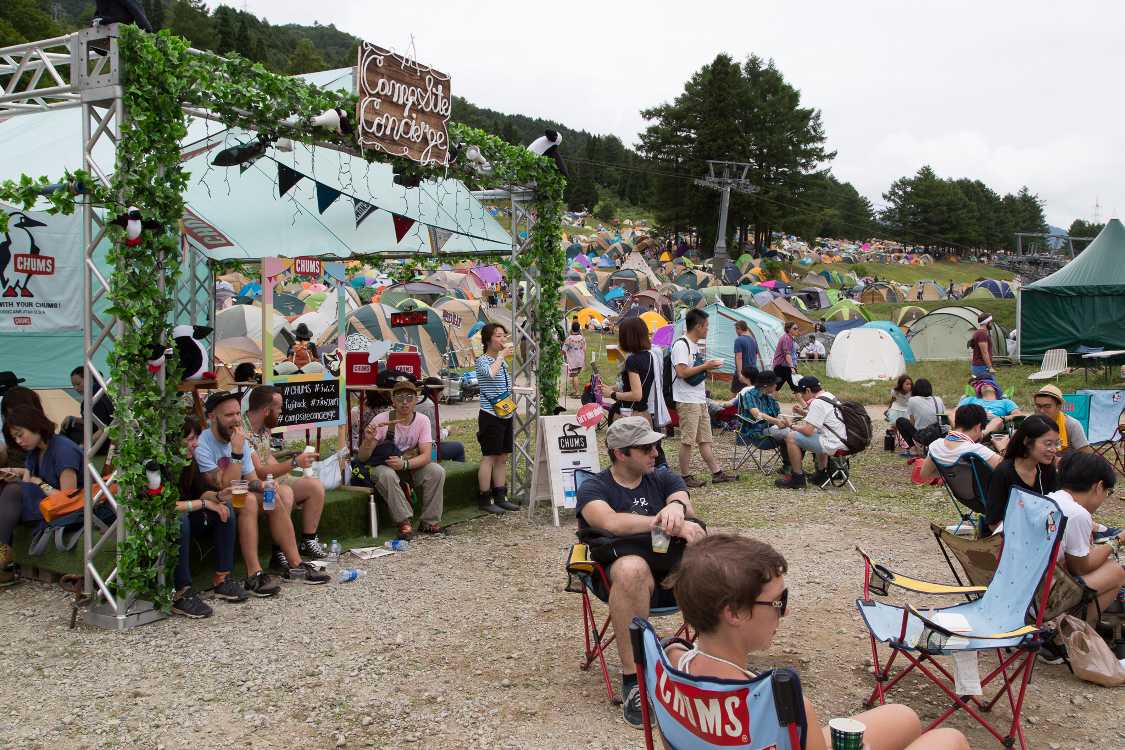 バーベキューエリアのキャンプサイトコンシェルジュ。