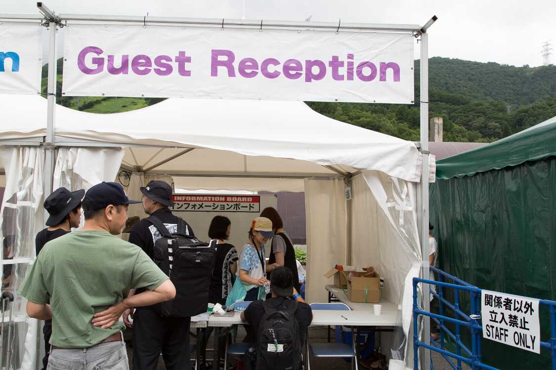 招待者向け受付。