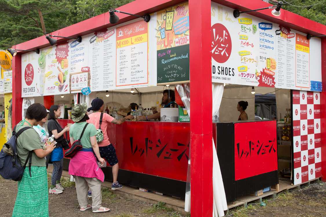 岩盤スクエアの入り口なので左側も営業。