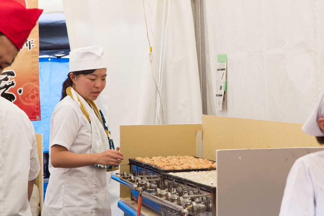 業務用のたこ焼き器。