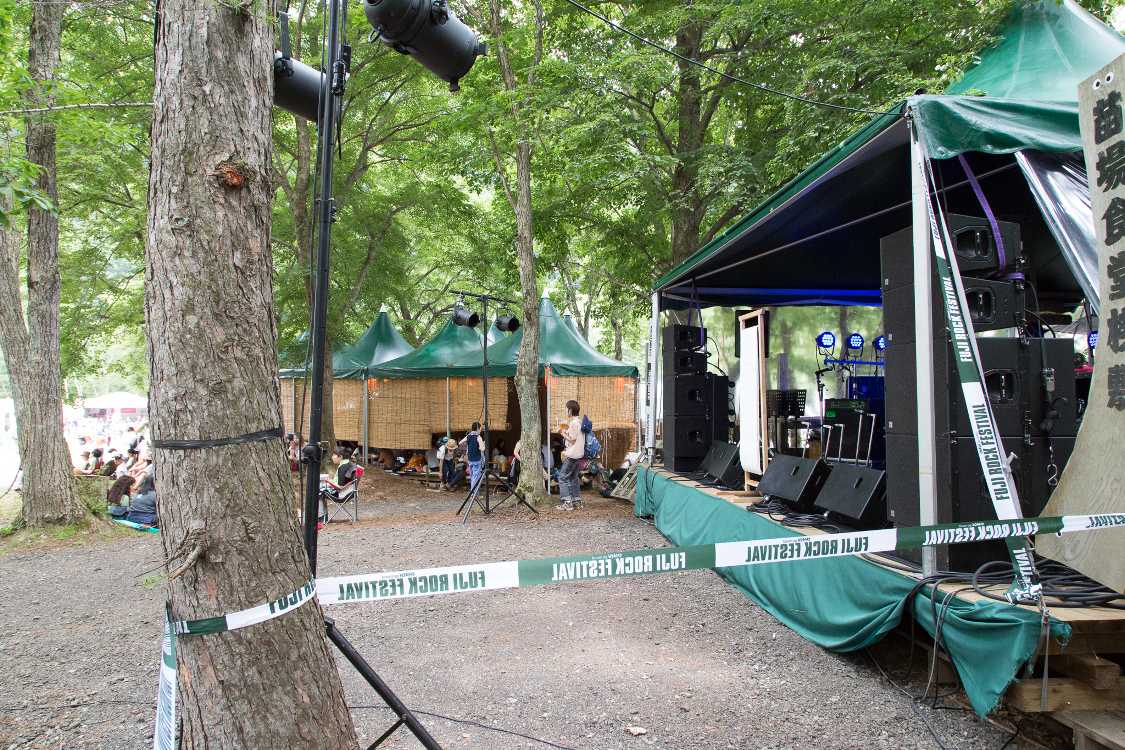 ステージはグリーンステージ向き。レッドマーキーへの配慮か。