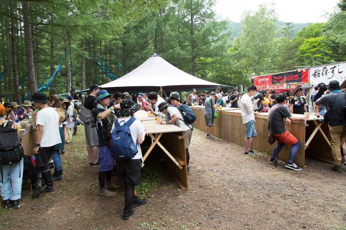 ワールドレストランから改称したブルーギャラクシー。アフリカ料理店がなくなりました。