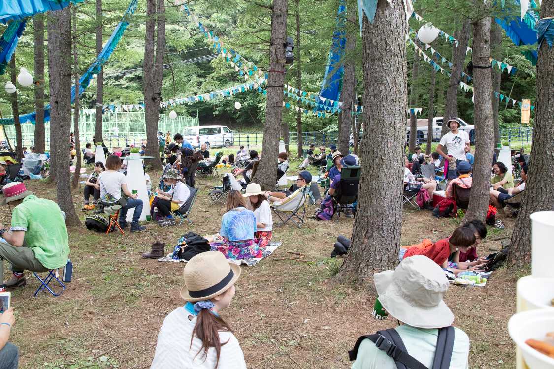 装飾は青が多め。