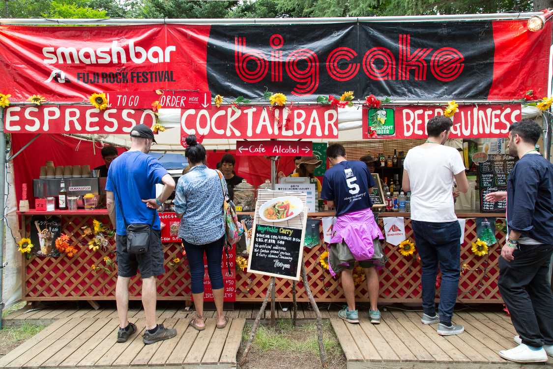 ブルーギャラクシー（旧ワールドレストラン）の飲食店。ビッグケイク。