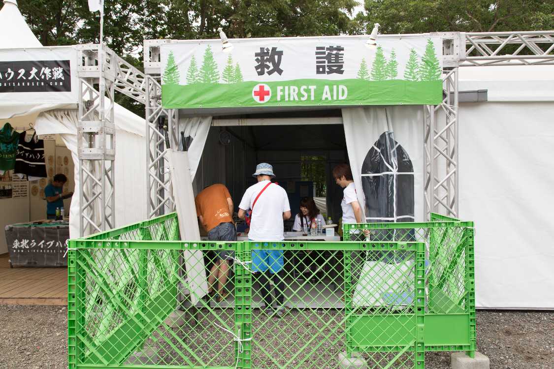救護テント。