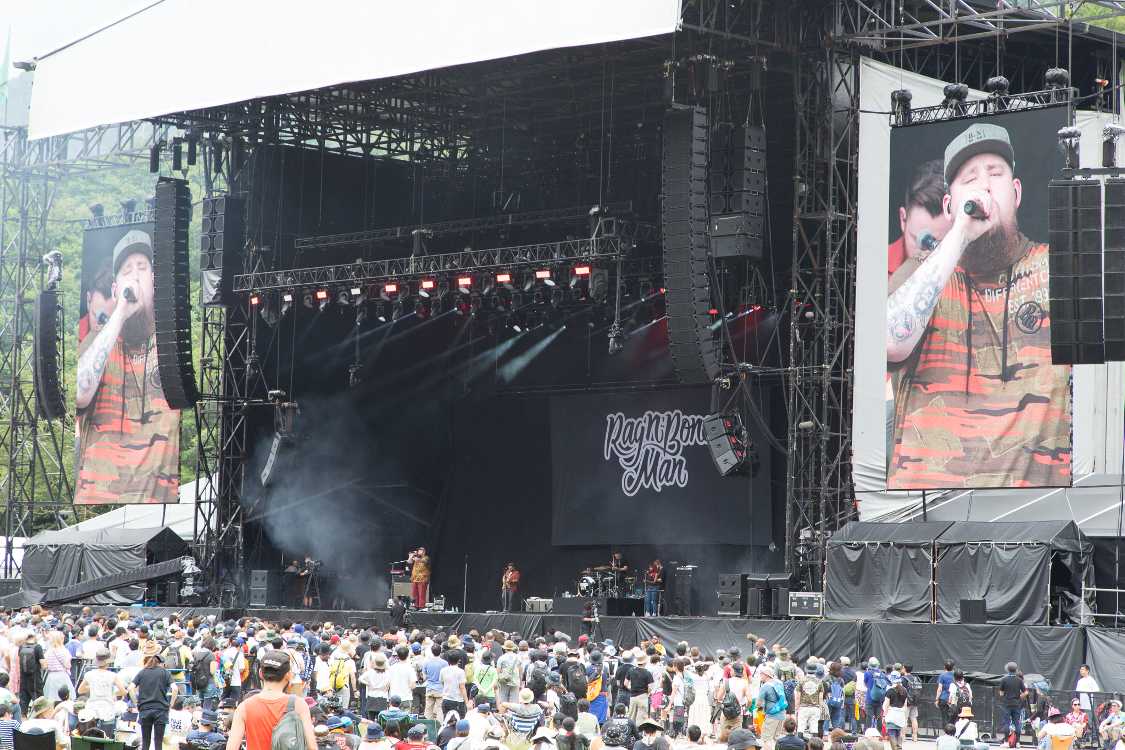 グリーンステージ、金曜昼のラグンボーン・マン。