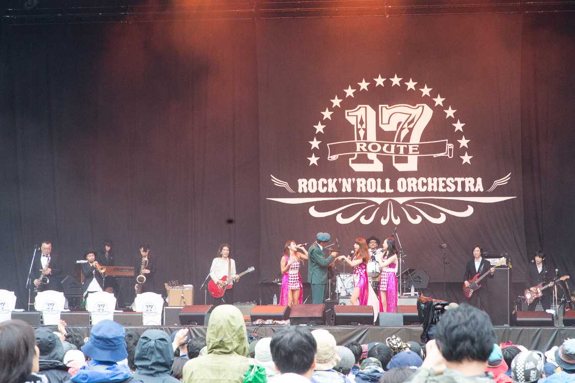 ルート17ロックンロール・オーケストラ。「プリーズ・ミスター・ポストマン」をカバーしていました。女性3人が歌っているのでマーヴェレッツのカバーと解釈しますが、ビートルズ、カーペンターズもカバーしています。郵便配達員が出てきました。