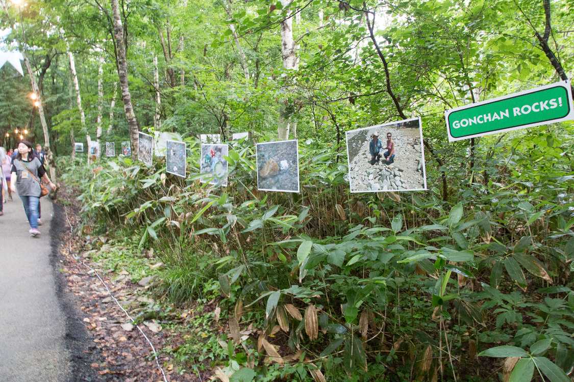 前回はボードウォークにあった記録写真を今回はところ天国前に掲示。