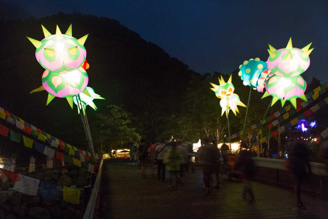 ホワイト橋の電光装飾。