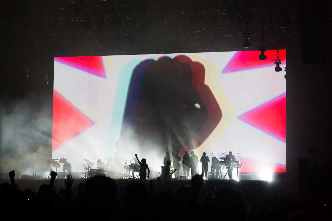 アニメーションを多用。多くは曲に付随する通常の映像として使われていました。