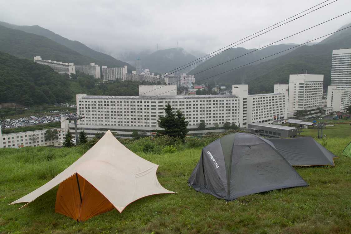 最もピラミッドガーデンに近いテント。