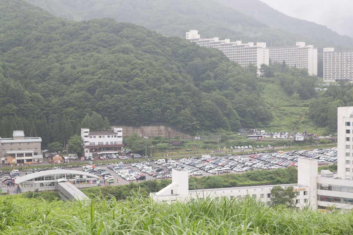 Eサイトから場外駐車場が見えます。