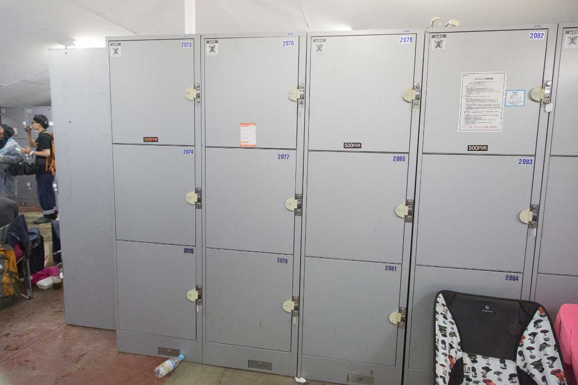 ロッカーは比較的大きい。