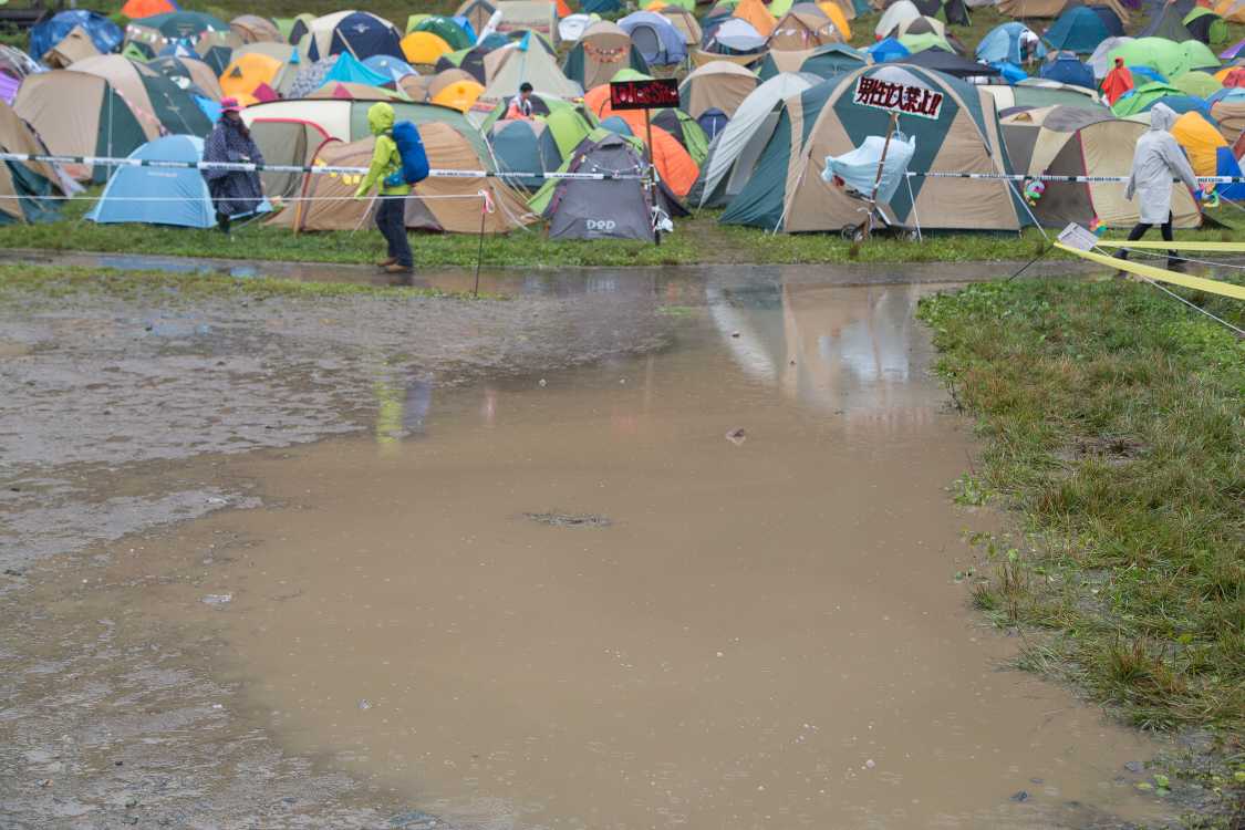 キャンプサイト、レディースサイト前。