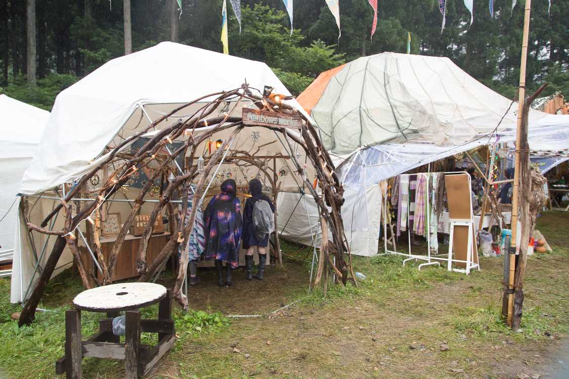 フィールド・オブ・ヘブンの飲食物販店。レインボーワークス。