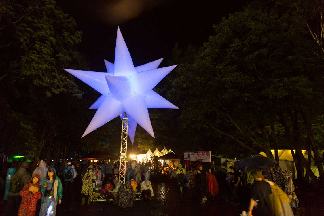 ブルーギャラクシーを象徴する装飾。