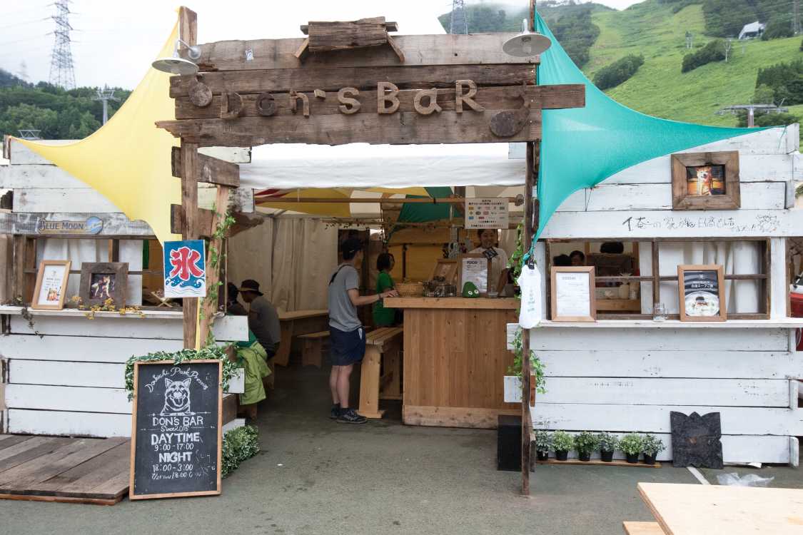 バー。朝食用メニューもあります。