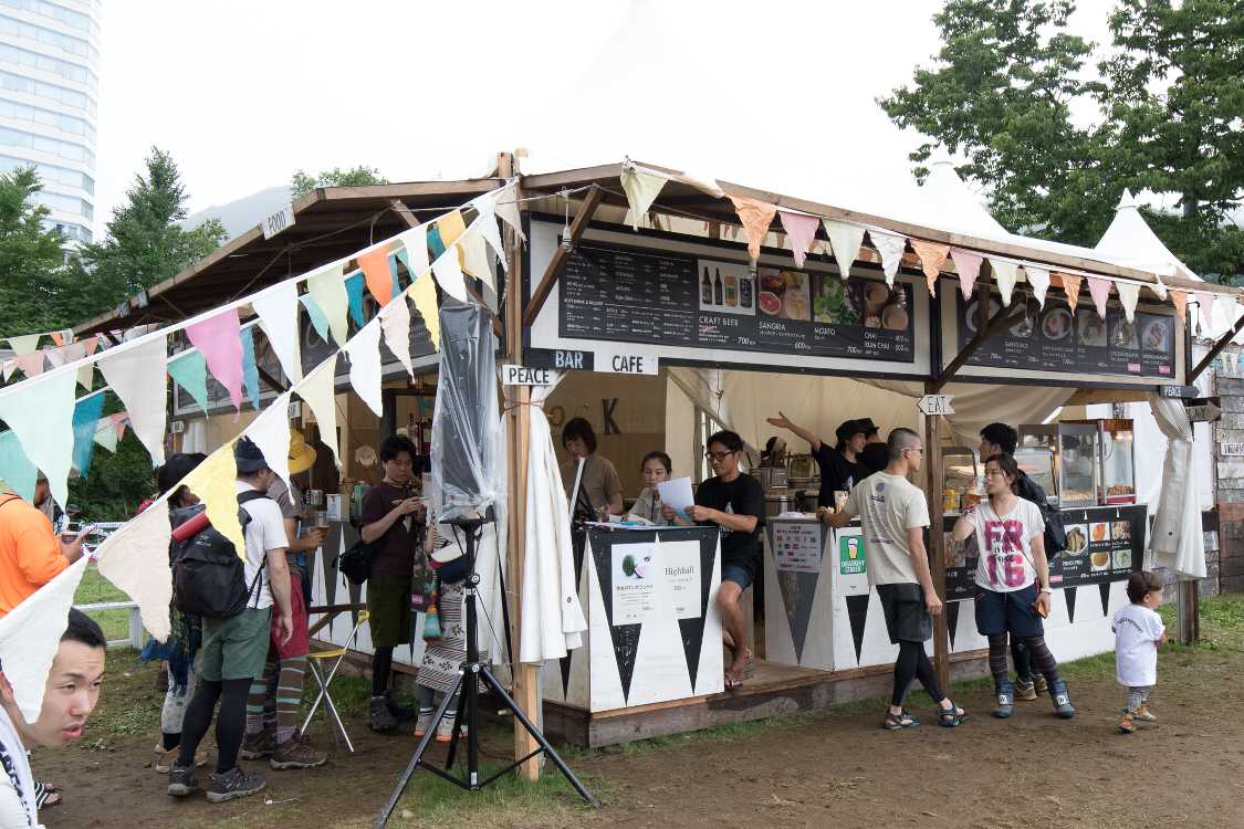 ピラミスカフェ。食事中心。