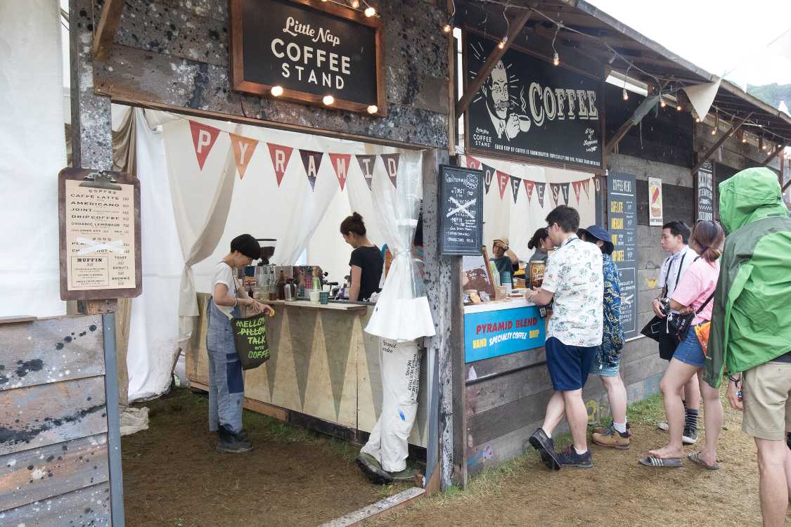 ピラミッドコーヒースタンド。