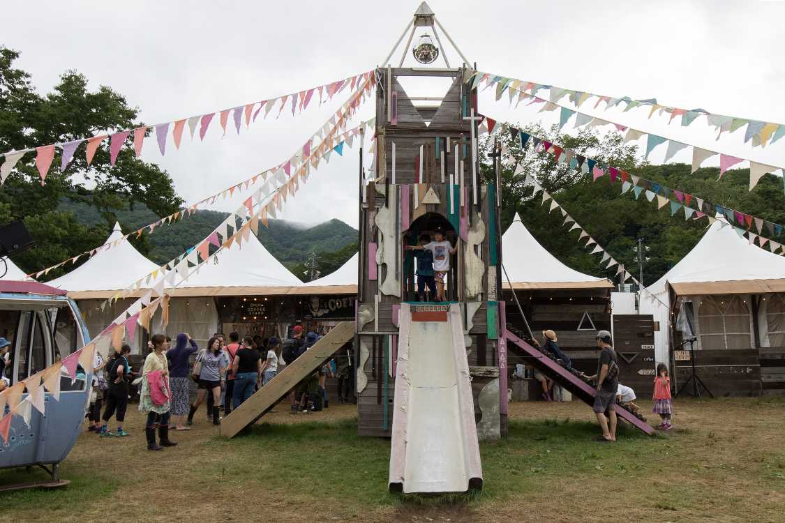 フジロック期間中以外もそのままある滑り台。