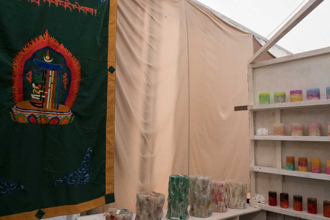 ロウソクの販売。