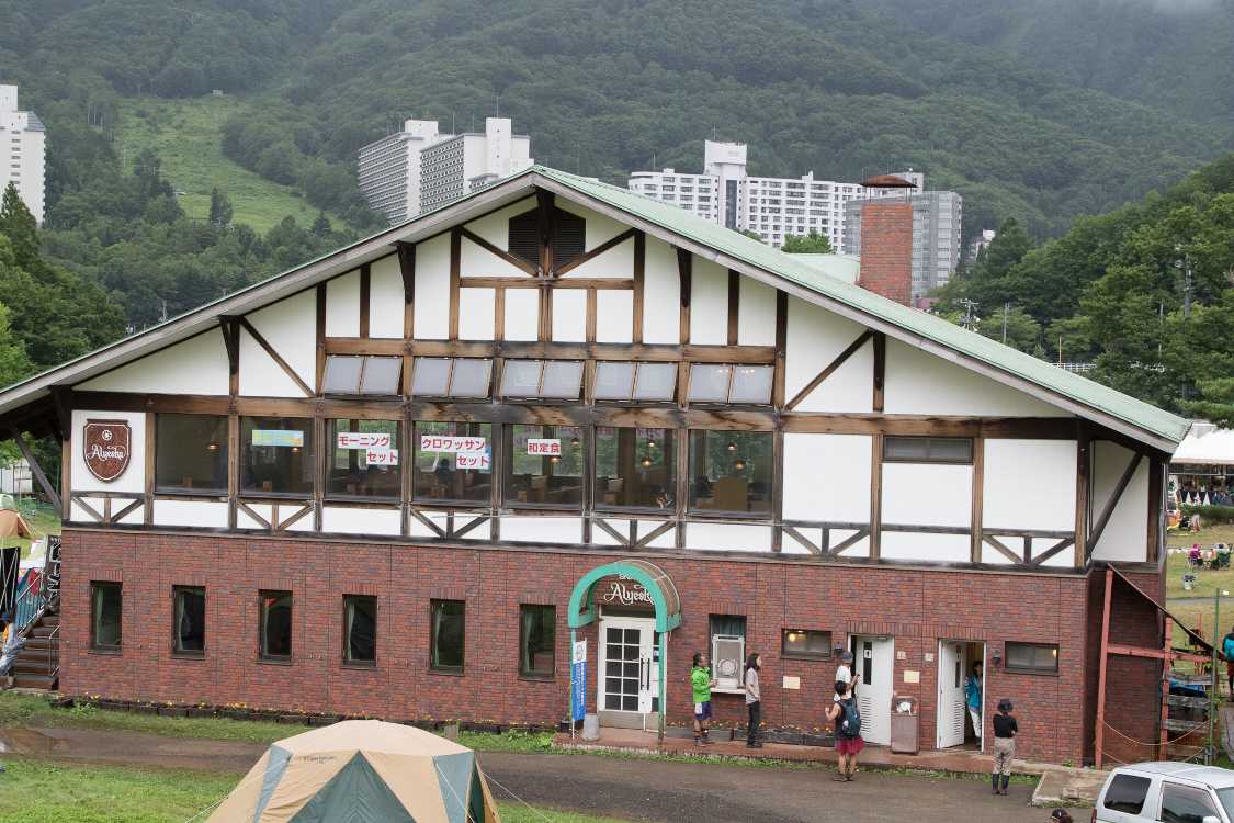 キャンプサイト側から。