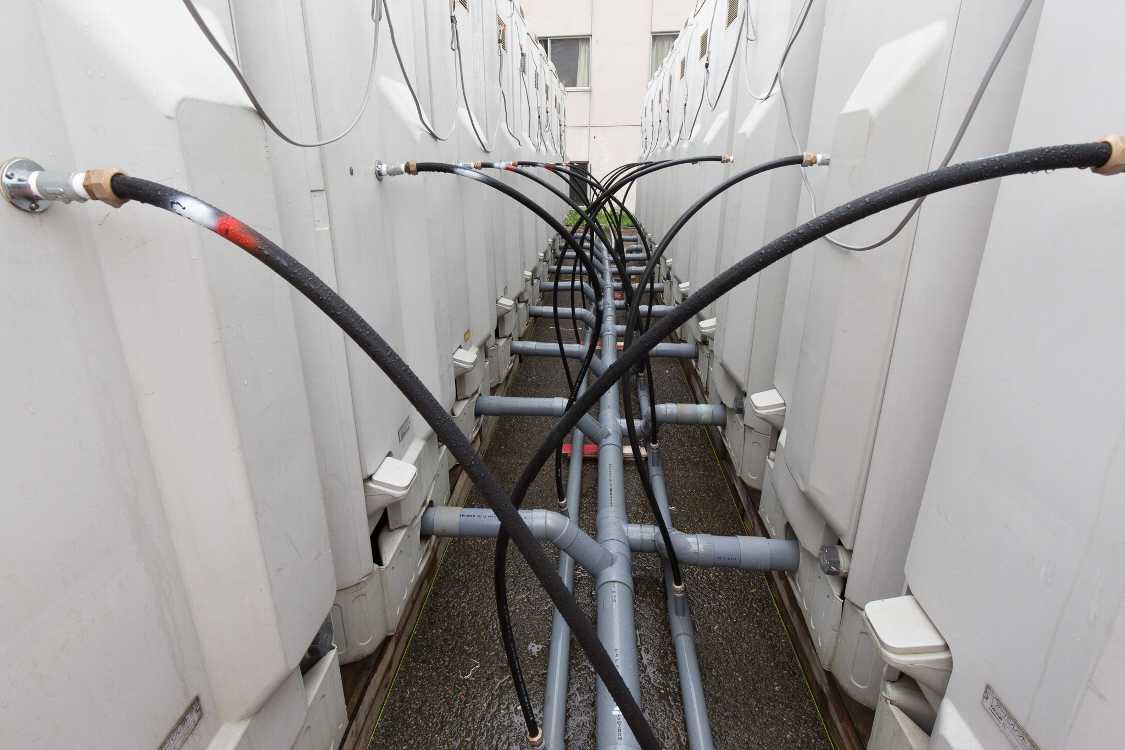 キャンプサイトの奥などは水洗化が難しい。リゾート地の公共インフラは都市部の客のために自治体が整備しますが、利用されなくなっても維持費は自治体が継続的に負担します。社会問題の一つですが、あまり注目されません。