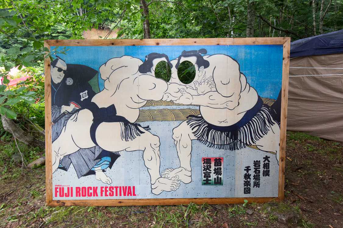 毎年設置の顔出し看板。