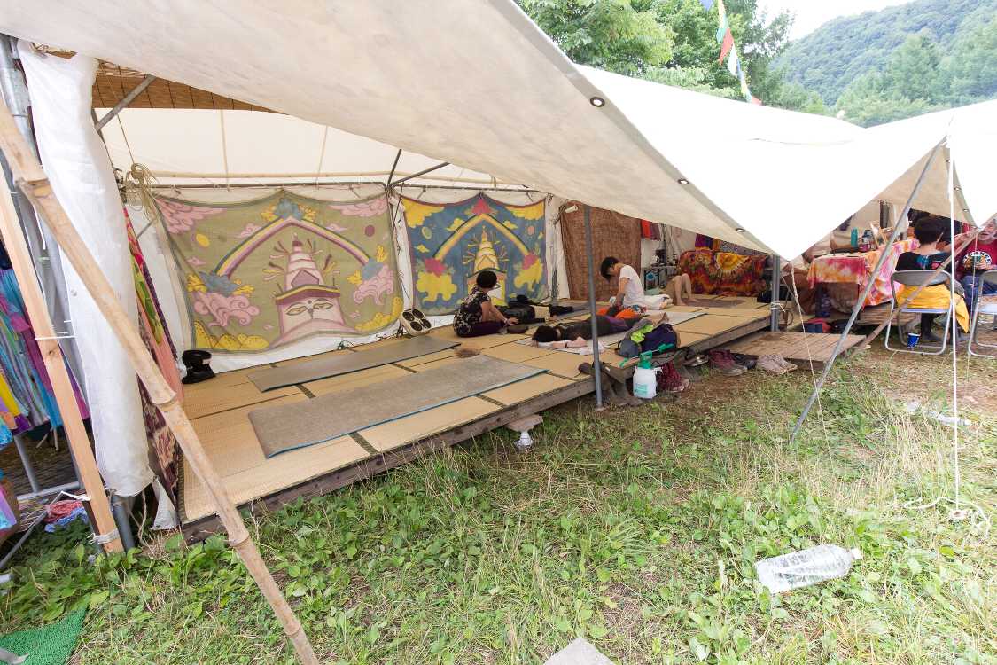 5人くらいが横になれるスペースがあります。