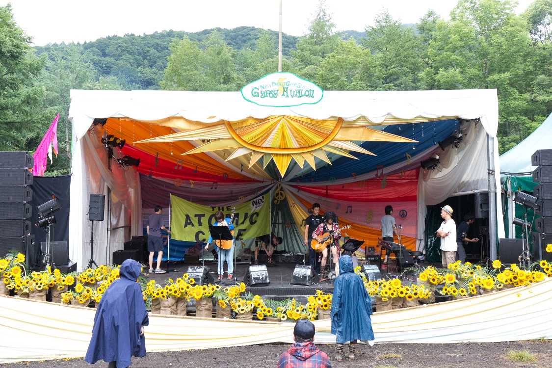 ステージ。概ね例年通りのイメージです。