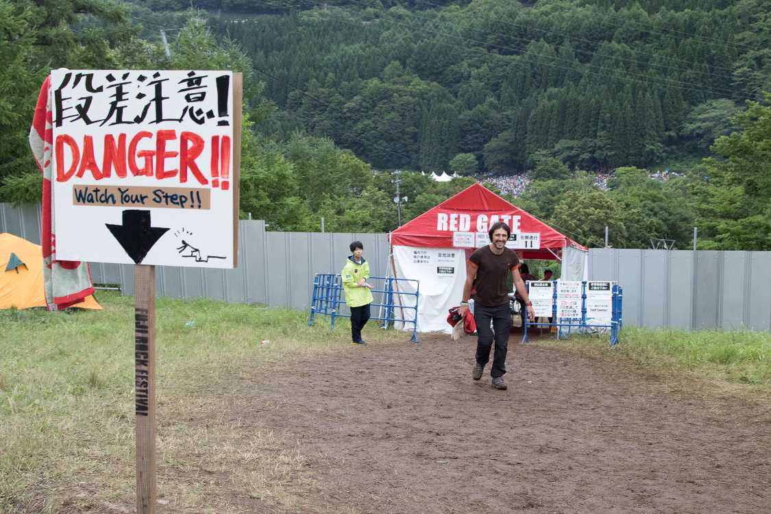 キャンプサイトのDサイトから。既にかなりの傾斜で下り坂になっています。