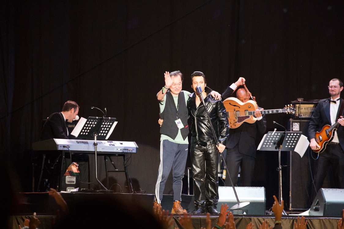 左は主催者の代表。