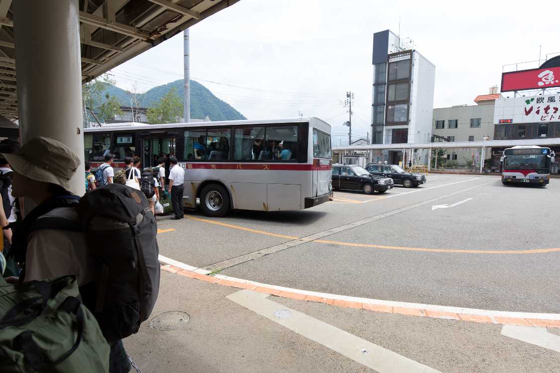 繁忙期なので、路線バスは2台で対応。