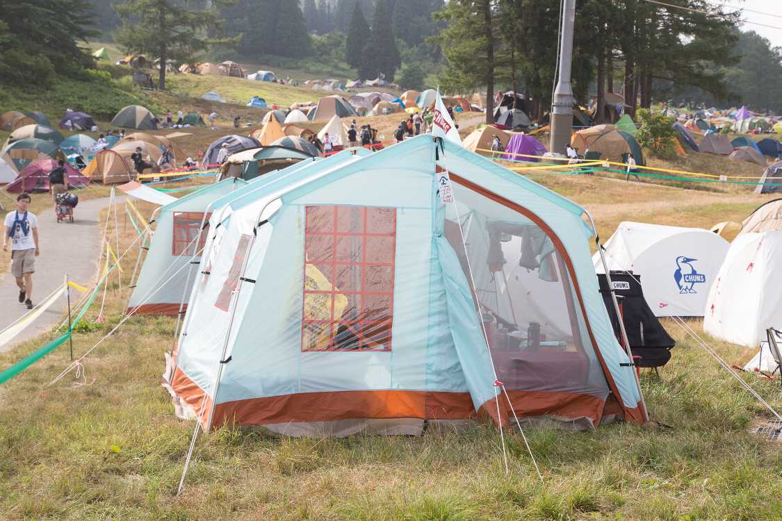 チャムスの家形テント。