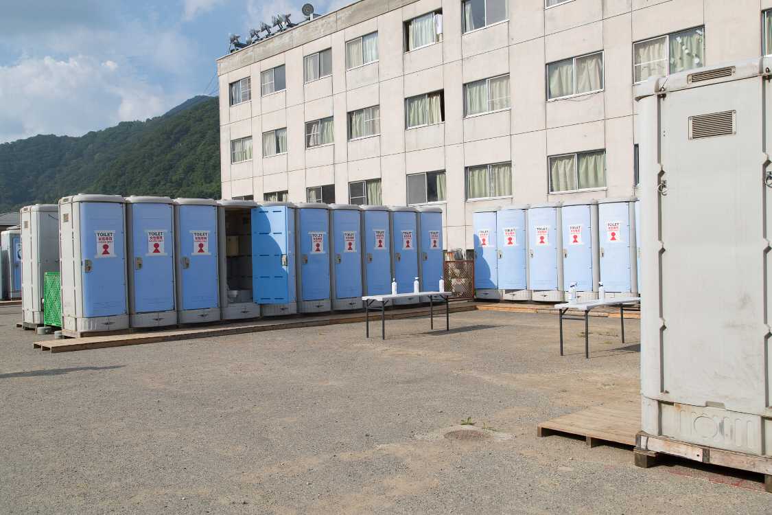 キャンプサイト前のトイレ。女性用。