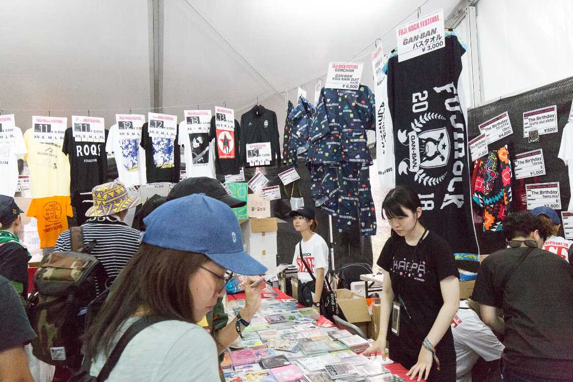 岩盤ショップ店内。