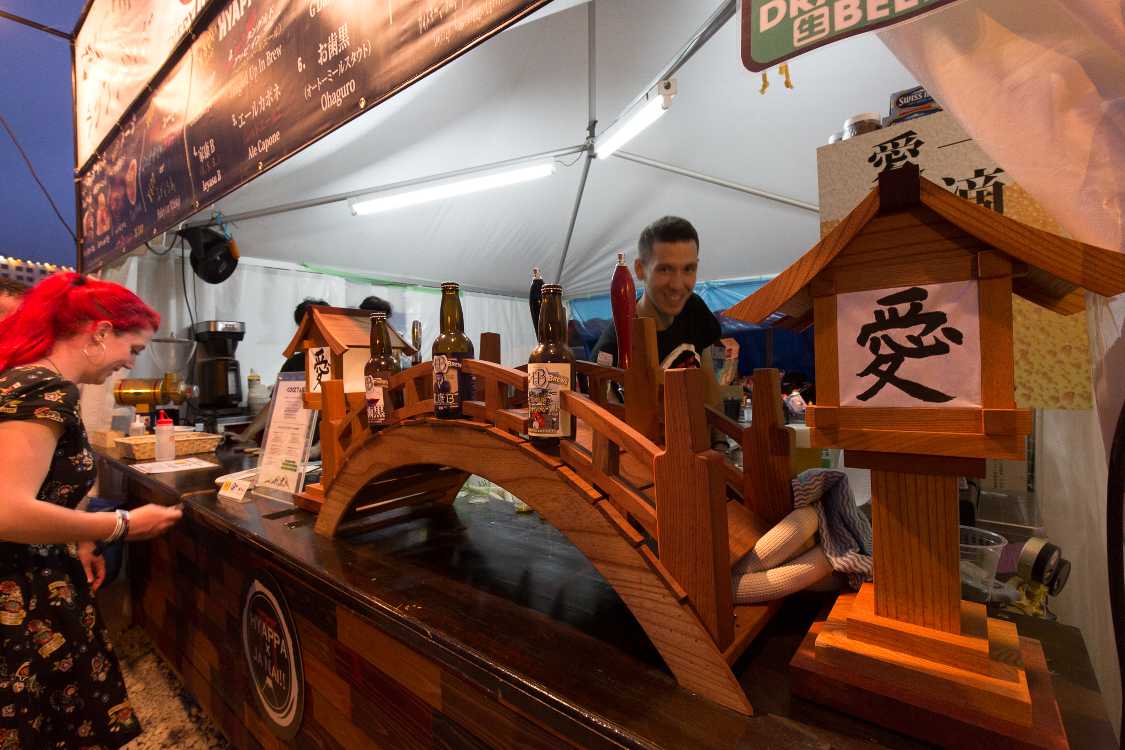 ヒャッパ・ジャナイ。前回と同じ橋と灯籠がありました。