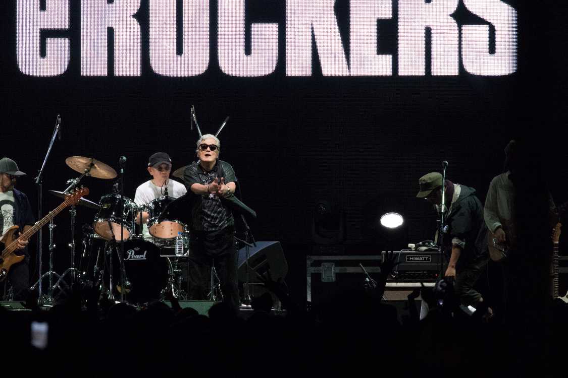 ボーカルは陣内孝則です。俳優としての方が有名になりました。